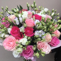 Bouquet of pink roses and white lisianthus
